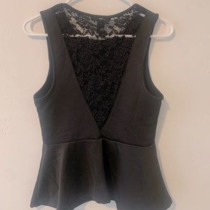 Cute black blouse w V-shape floral design in back